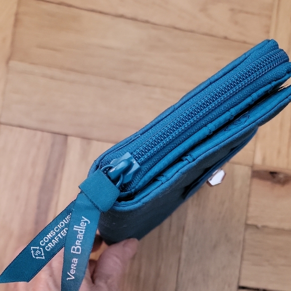 VERA BRADLEY/TURNLOCK WALLET/Teal Quilted - Picture 4 of 8